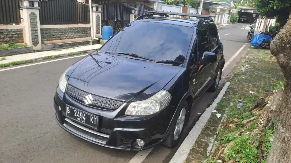 Suzuki SX4 x over 2010 siap pakai jauh terawat