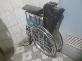 Kursi roda ataw rostur