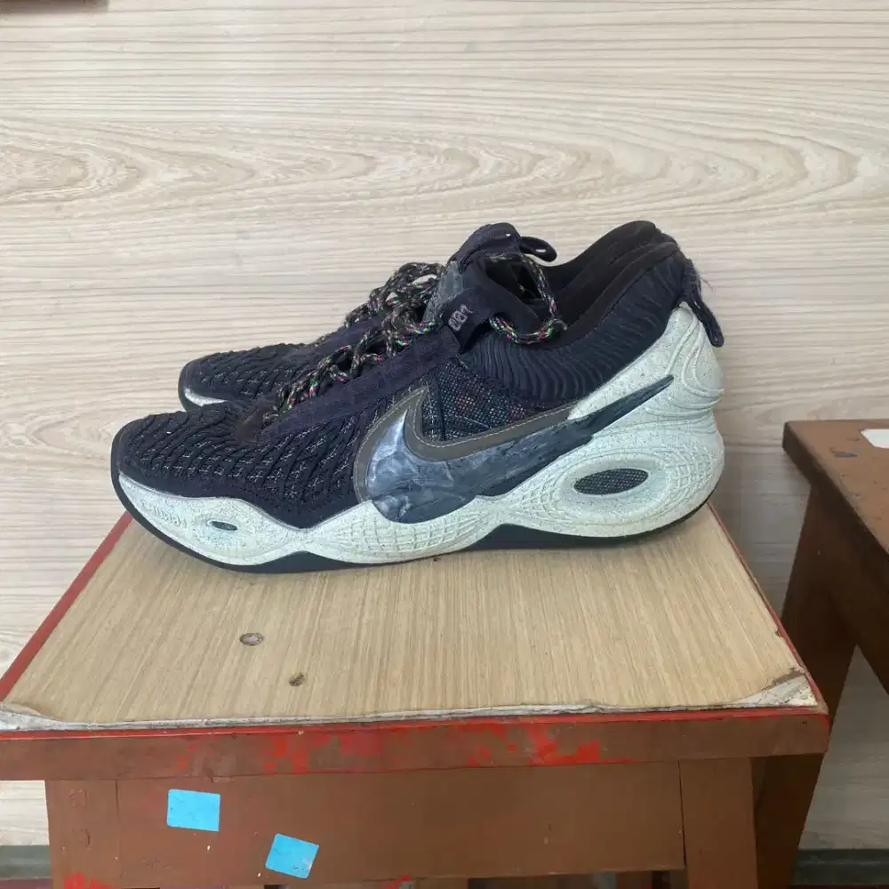 Sepatu basket nike cosmic unity size 43 insole 275