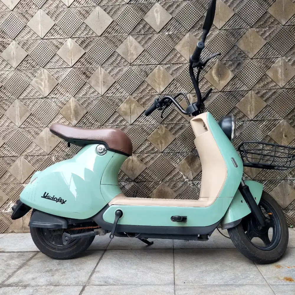 Uwinfly RF 8 Sepeda Listrik