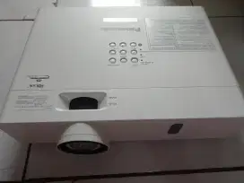 Dijual Proyektor Panasonic PT-VW350 – Kondisi Bagus, Casing Mulus