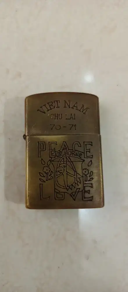 Korek Zippo Vietnam Chu Lai 70-71 Peace and Love Airborne