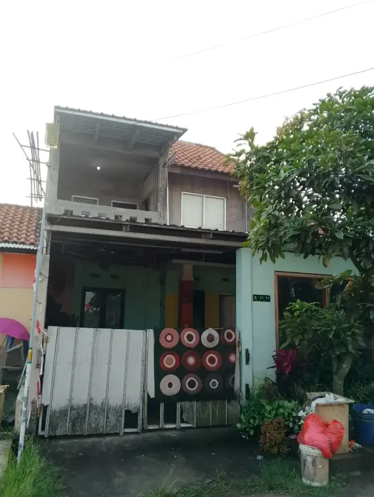 OVER KREDIT Rumah 2 Lt lokasi Strategis di Bandung