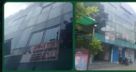 Dijual Ruko 3 lantai. Berlokasi di Kebayoran Lama
