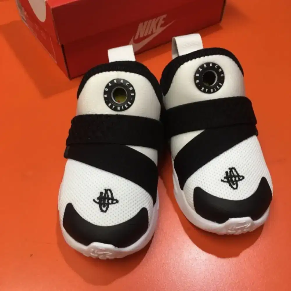 Sepatu bayi usia 1-2 tahun