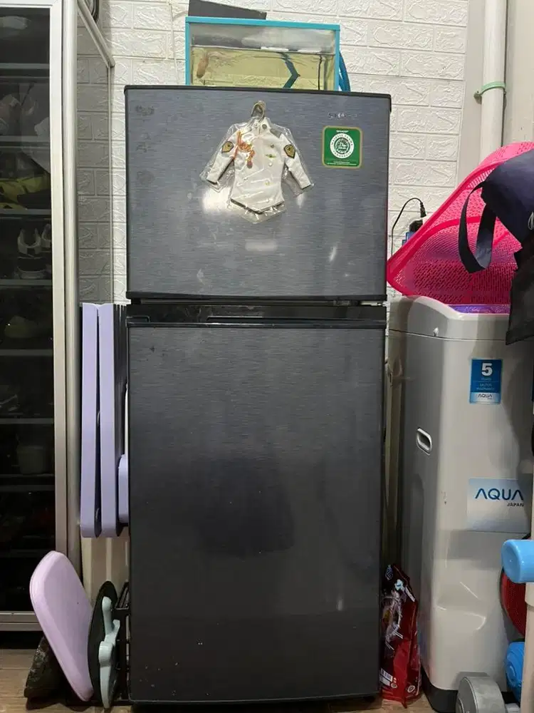 Kulkas 2 Pintu Sharp Tanpa Bunga es