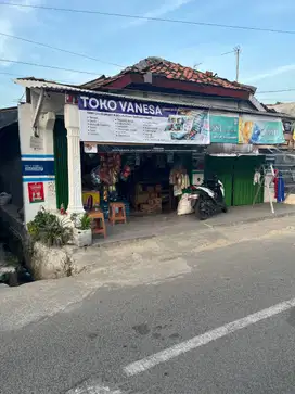 Dijual Rumah Strategis, Kontrakan + Toko Sembako Berjalan (Negotiable)