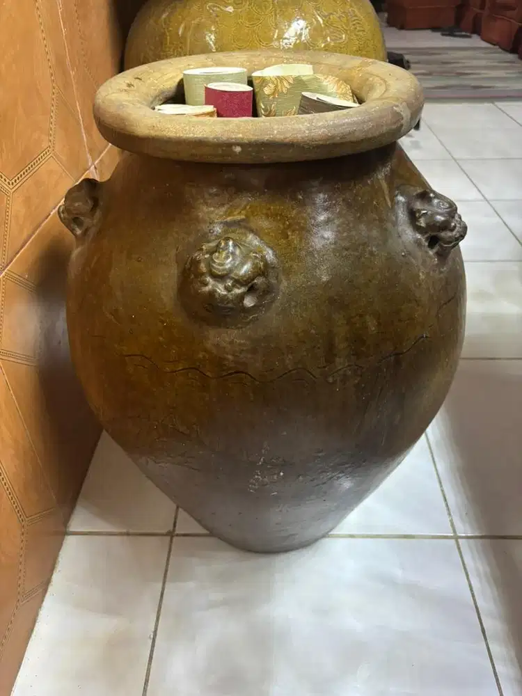 Guci Keramik Antik Coklat