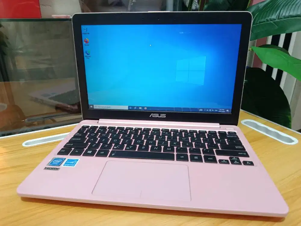 Laptop Asus E203NAH  Windows 10 home single language 64-bit