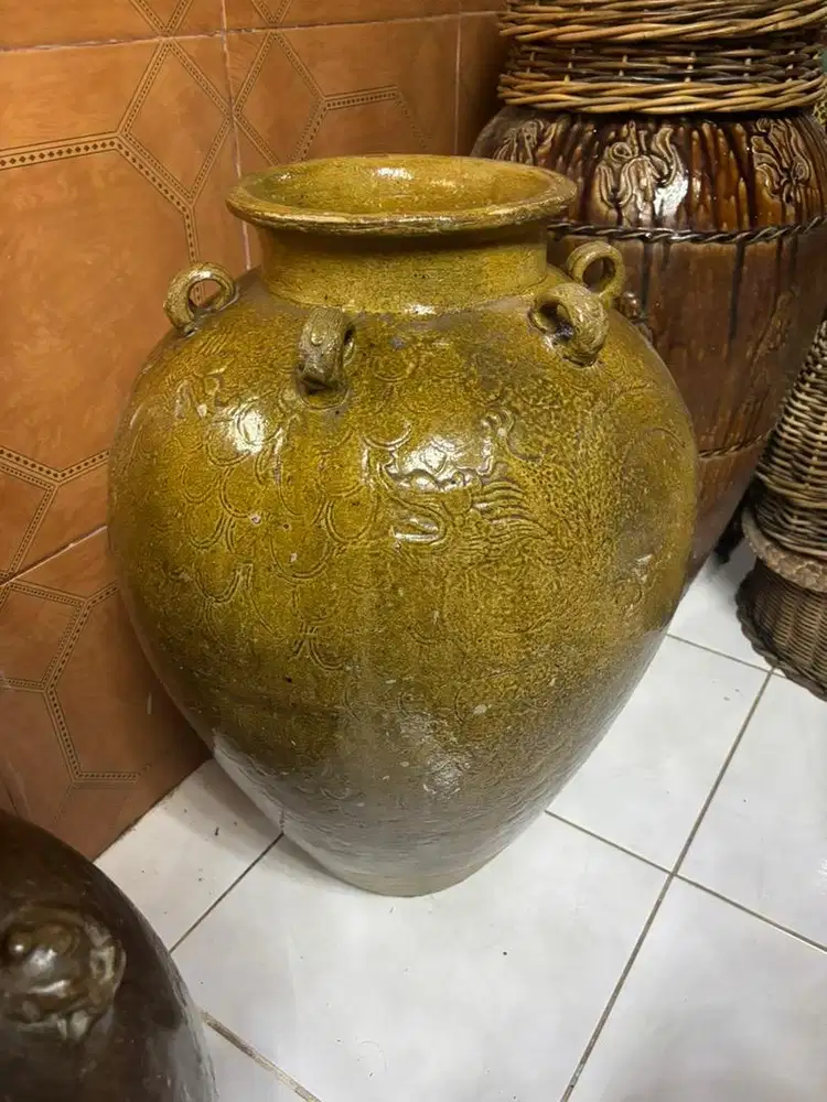 Guci Keramik Antik Coklat Muda