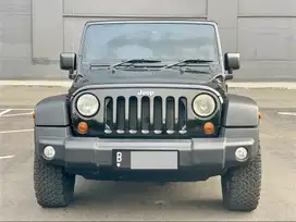 JEEP WRANGLER SPORT UNLIMITED AT 2011 HITAM