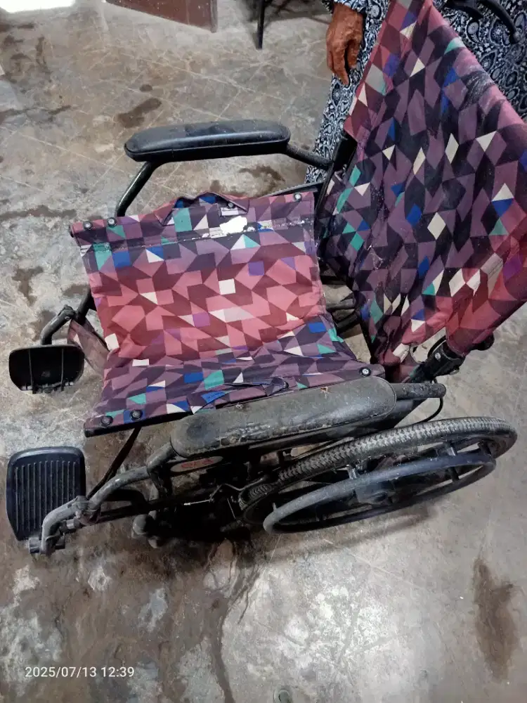 Kursi roda dijual
