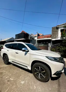 Dijual mobil pajero sport dakar 4X2 AT 2018 putih