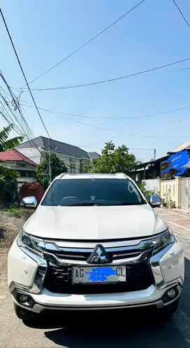 Dijual mobil pajero sport dakar 4X2 AT 2018 putih