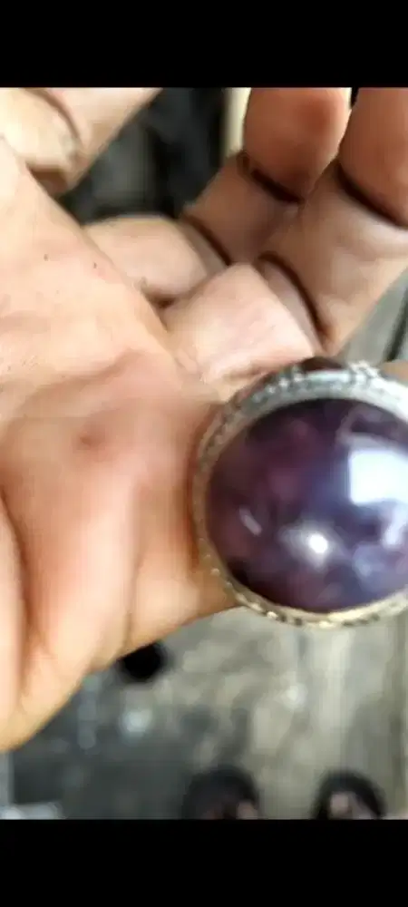 Batu permata ruby ukuran besar