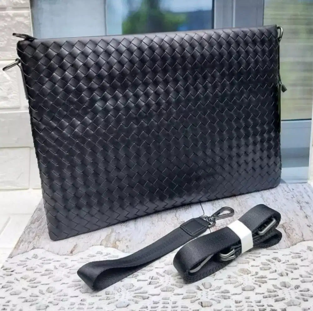 Pouch CLUTCH BAG BOTTEGA 
BISA SELEMPANG 
