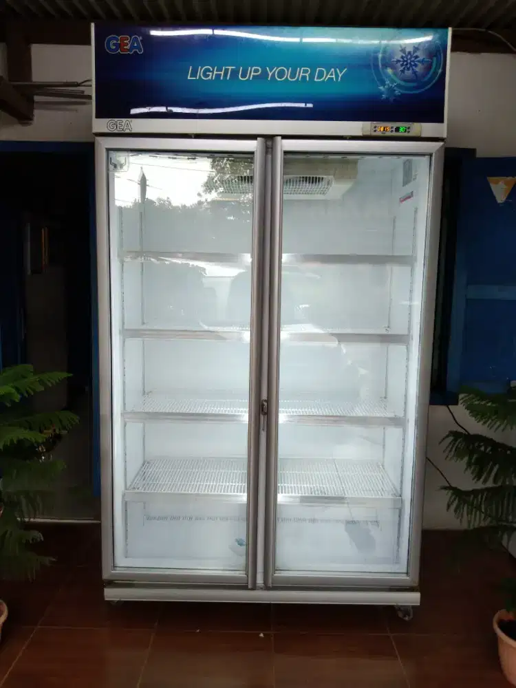 Showcase 2 pintu