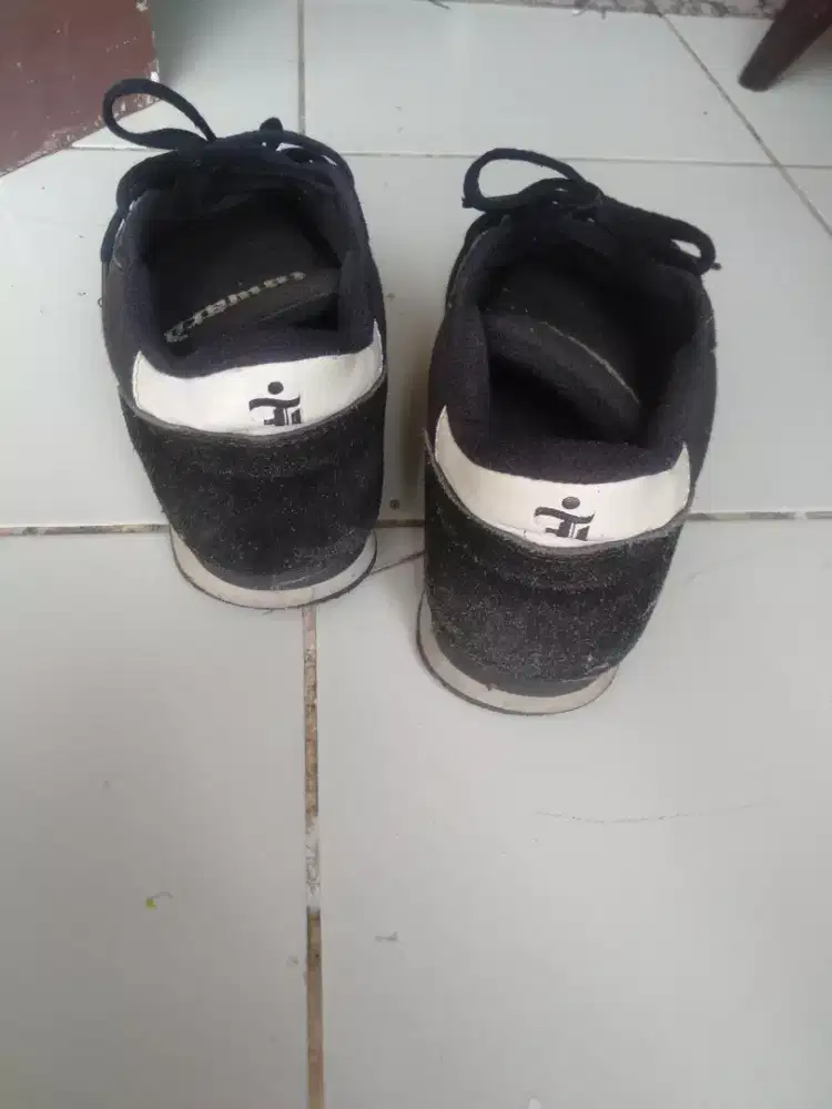 sepatu inward brand lokal