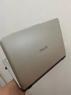 Laptop Asus Vivobook A407MA