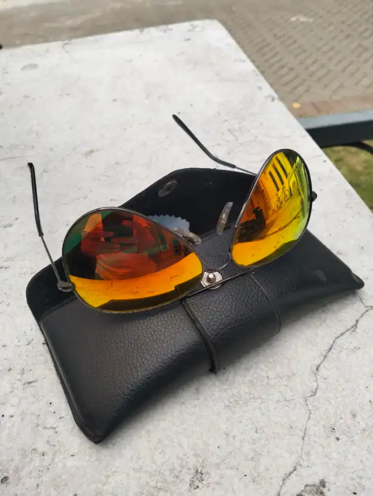 Daripada ga kepake, Rayban lensa kaca