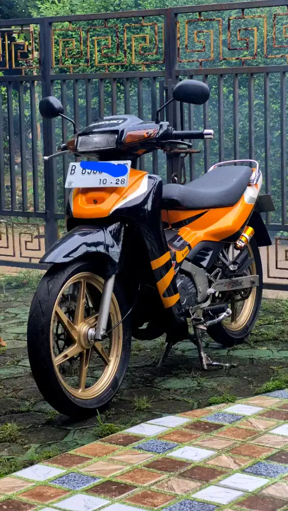Satria lumba orange 2002 kinyis kinyis