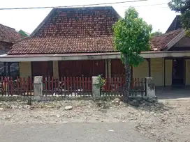RUMAH DI DESA SUGIHWARAS, NGLUYU, NGANJUK