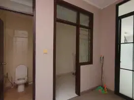 J Di sewakan rumah cepat ada Ac 2 East Asia Green lake city
