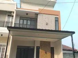 DIJUAL RUMAH SIAP HUNI Perumahan Town House Ready 2 Lantai Stok MURAH JatiMakmur Pondok Gede Bekasi