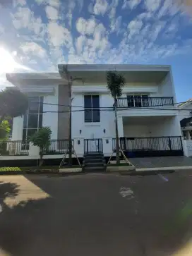 Dijual rumah hook depan taman brandnew di sektor 9 bintaro jaya