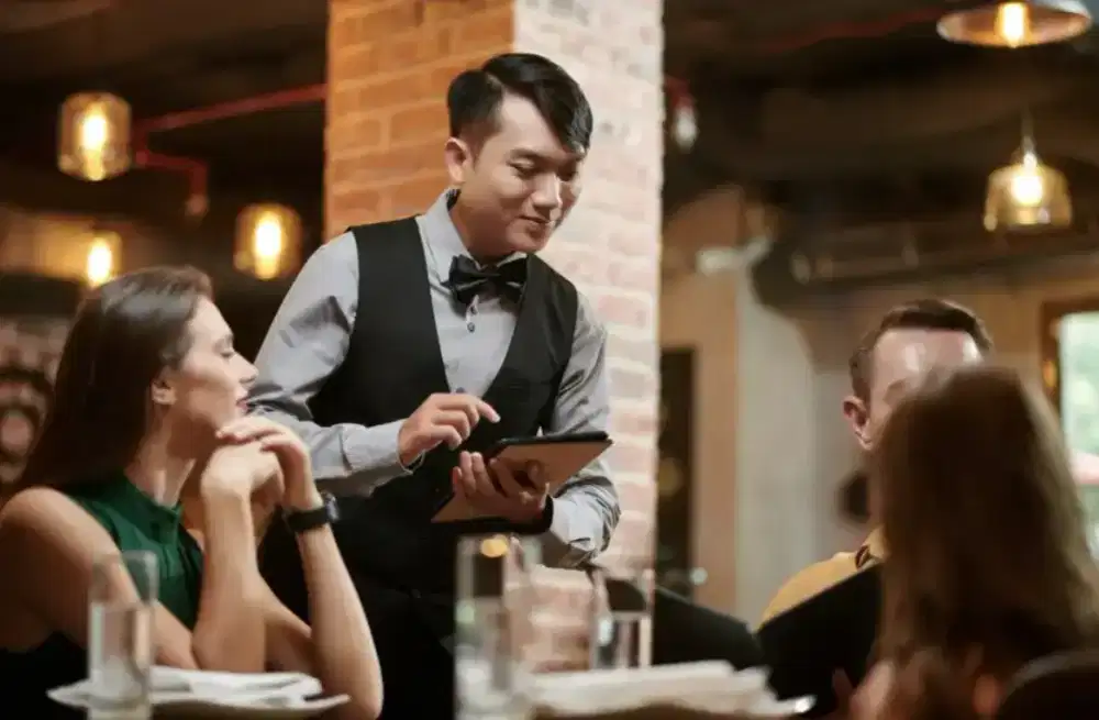 Dicari Waiters Untuk Restoran/cafe di Nusa Dua,Bali