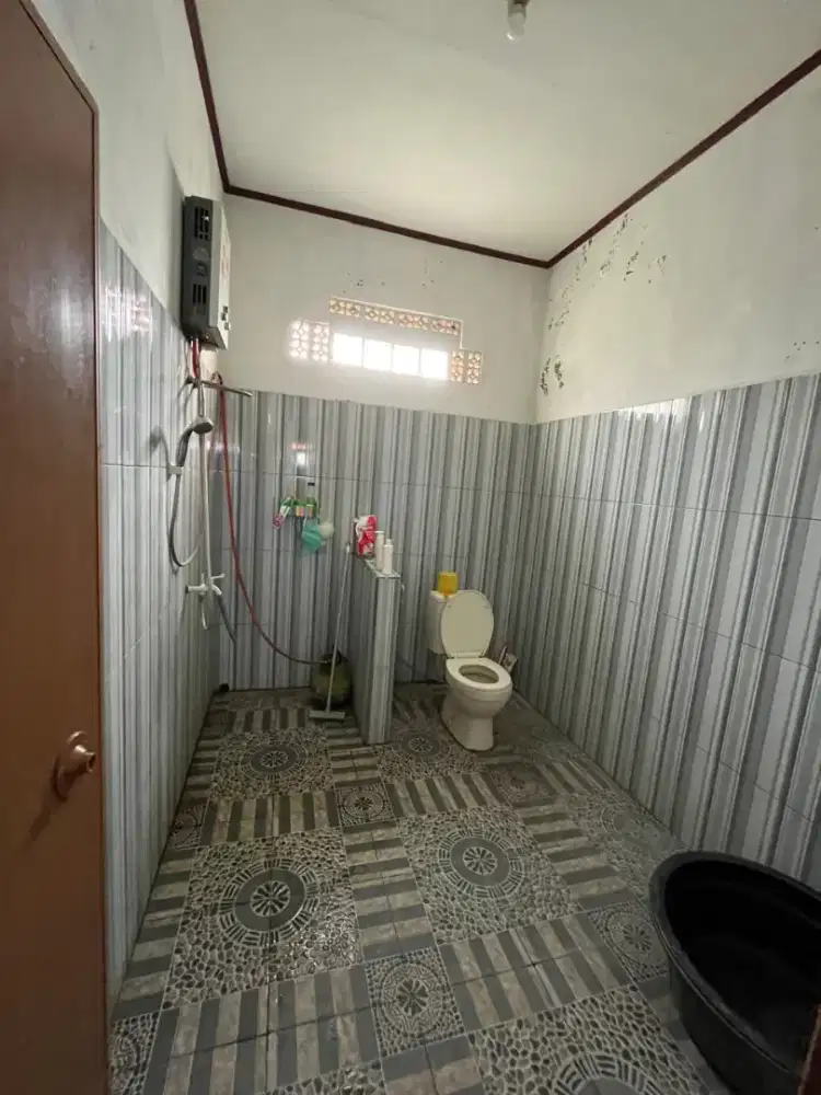Rumah pinggir jalan likenew