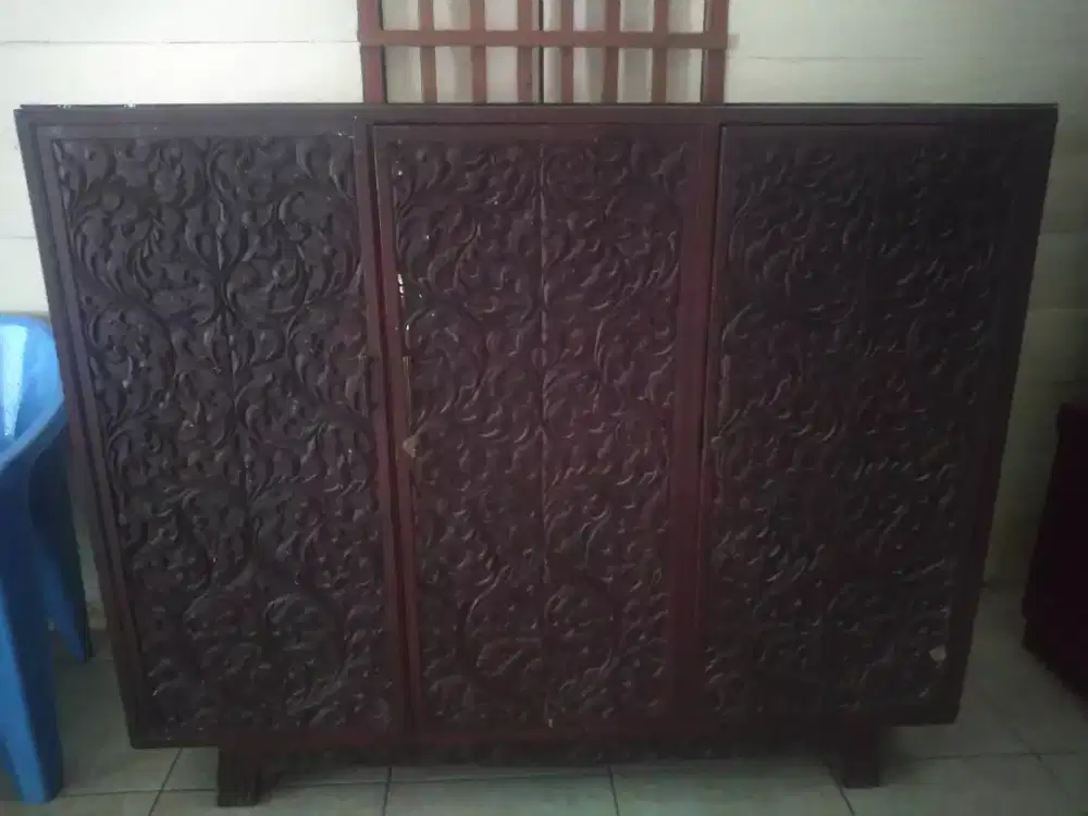 lemari kayujati