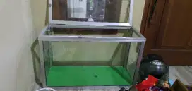 Etalase bekas tapi baru belum dipakai