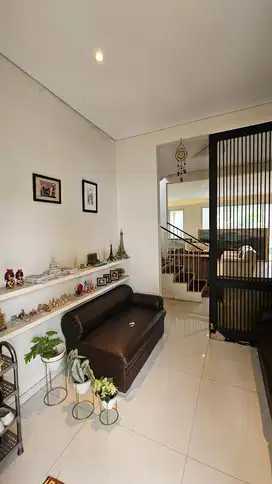 Dijual Rumah 2 Lantai ±12x30m Simpang Darmo Permai Ngantong Nego