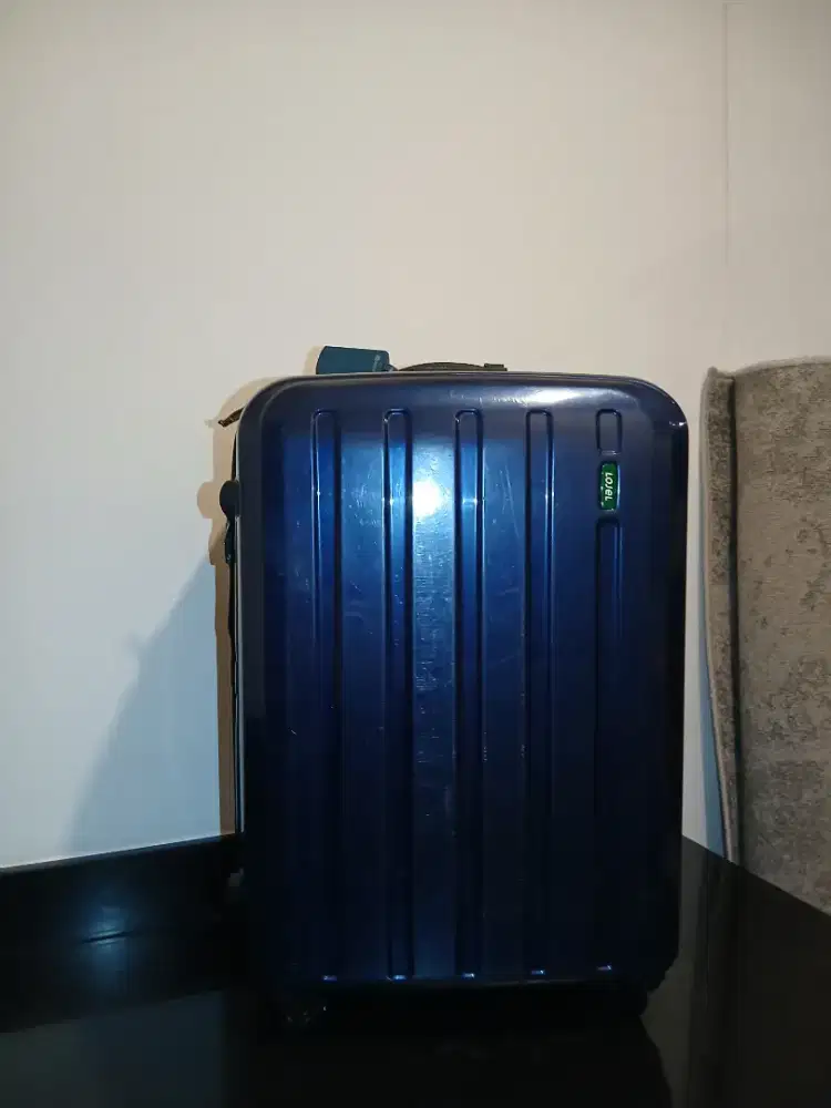 Koper hardcase (polycarbonate/ABS).