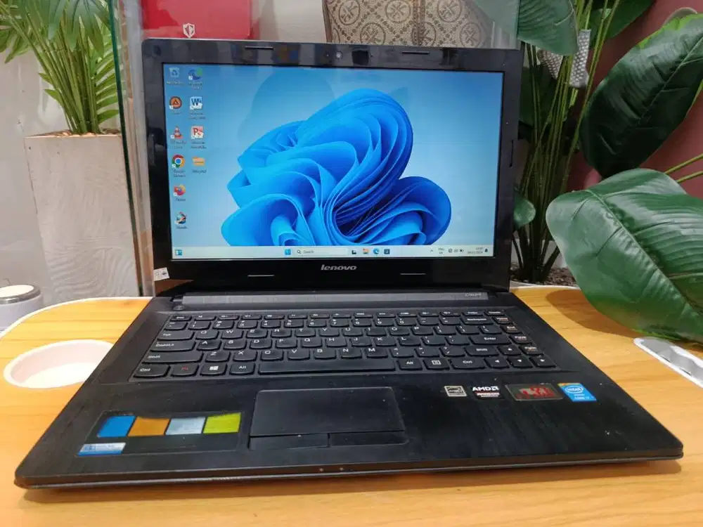 Laptop Lenovo V1000  Processor Intel core i7-4510U 2.6GHz Ram 8 gb
