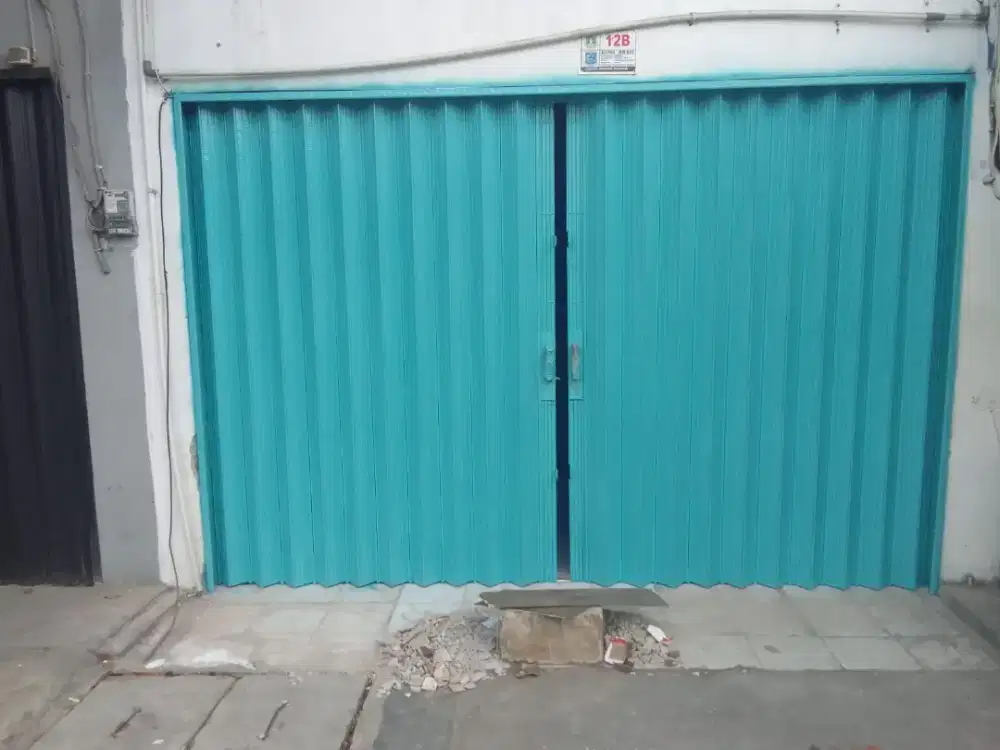 Rolling door folding gate 33