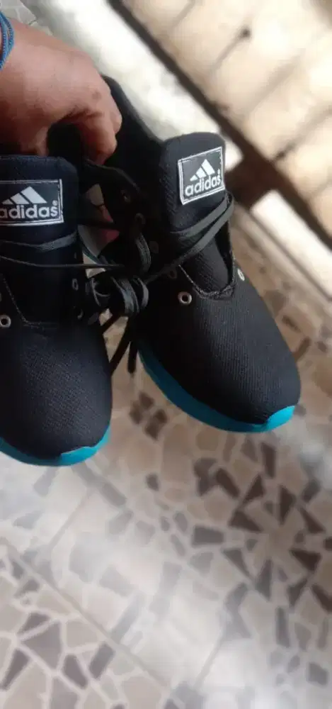 Jual sepatu baru merek adidas