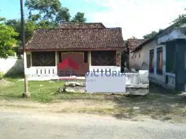 Rumah DIJUAL terletak dijalan raya prambon ngronggot dekat dengan mall