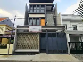 Rumah Dijual Pondok Indah. Jalan Lebar. Bangunan Baru. NEGO sd DEAL