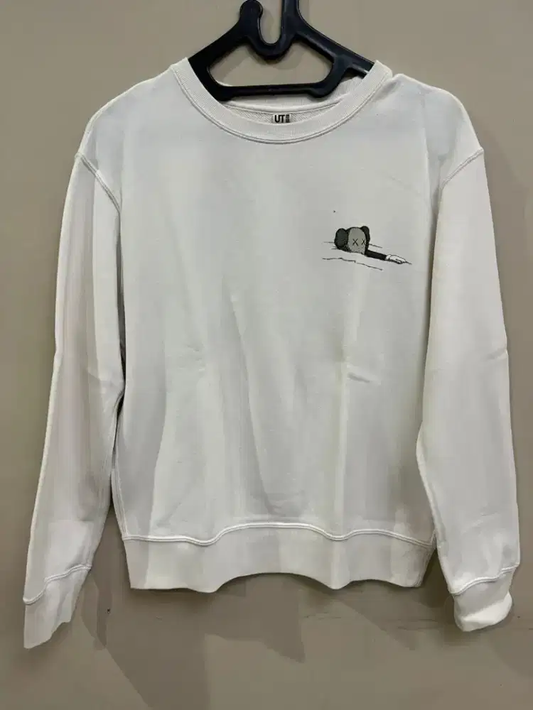 Uniqlo x kaws crewneck