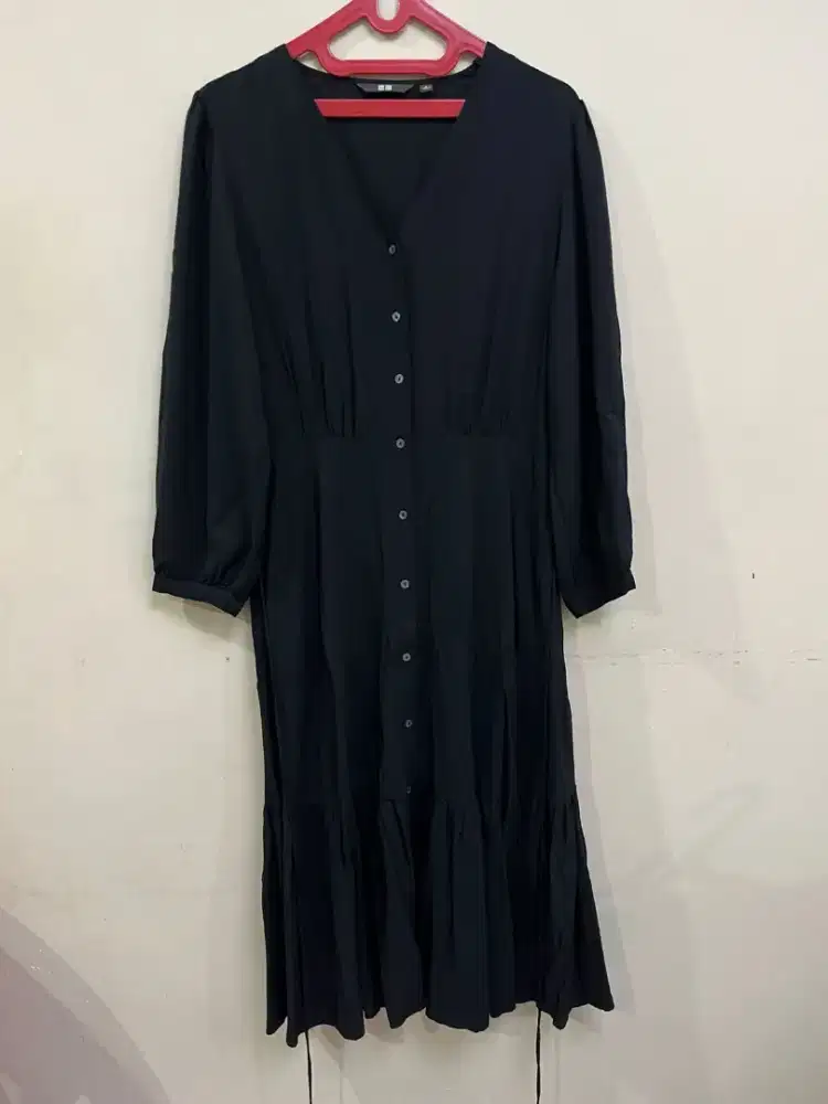 Uniqlo v neck dress blaxk