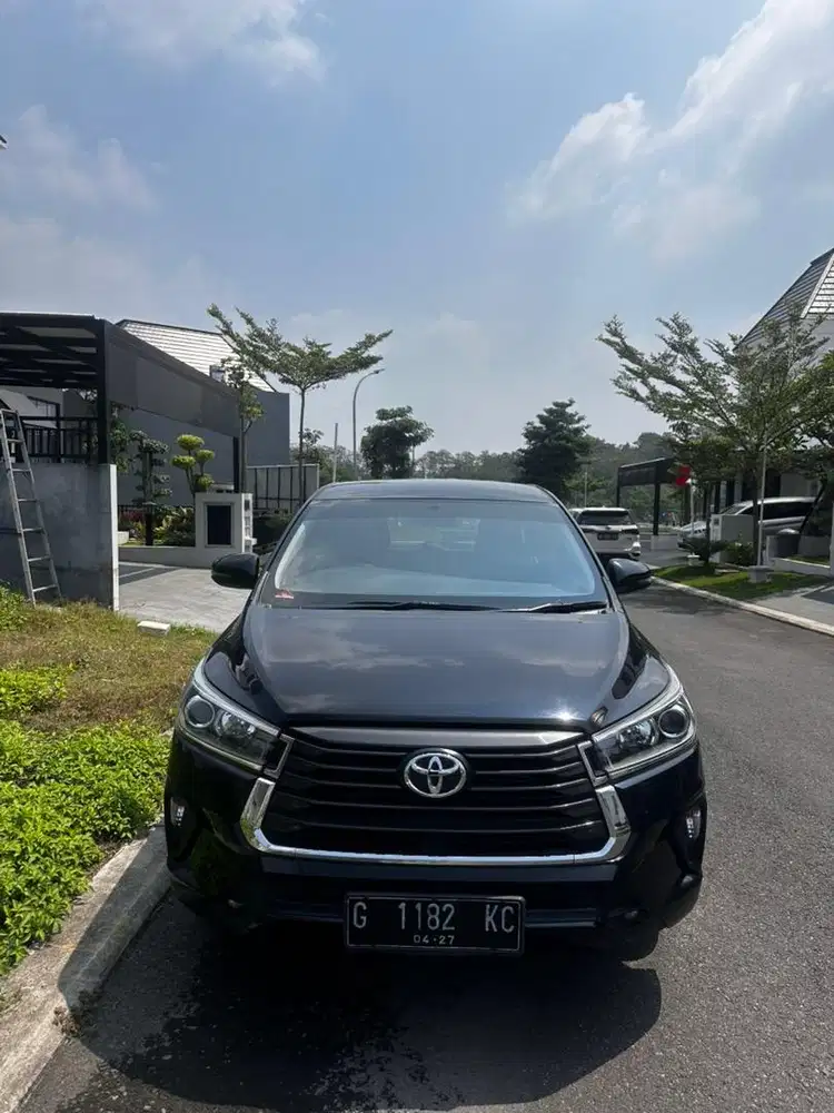 Innova V 2022 diesel matic warna hitam