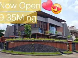 MEWAAH RUMAH HOOK MANYAR KERTOADI MEWAH dengan DESAIN MODERN TROPIS KONTEMPORER, SURABAYA TIMUR