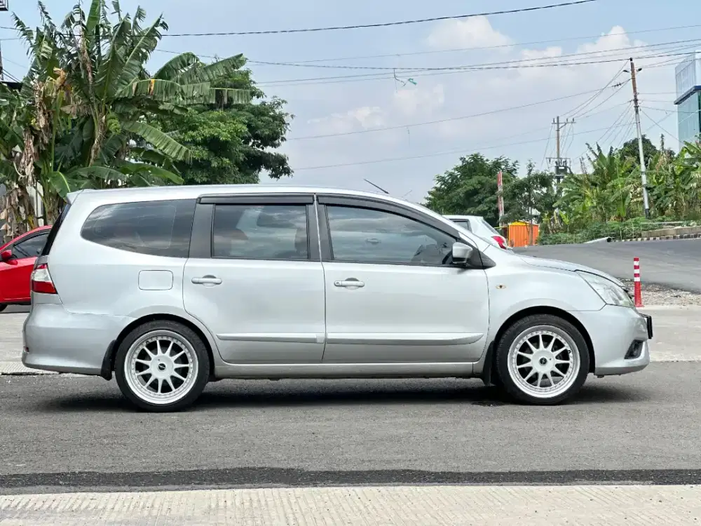 Nissan Grand livina XV Matic 2013 Top Istimewa!!