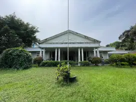 RUMAH MEWAH BISA DIJADIKAN USAHA-JALAN RAYA JAKARTA SELATAN