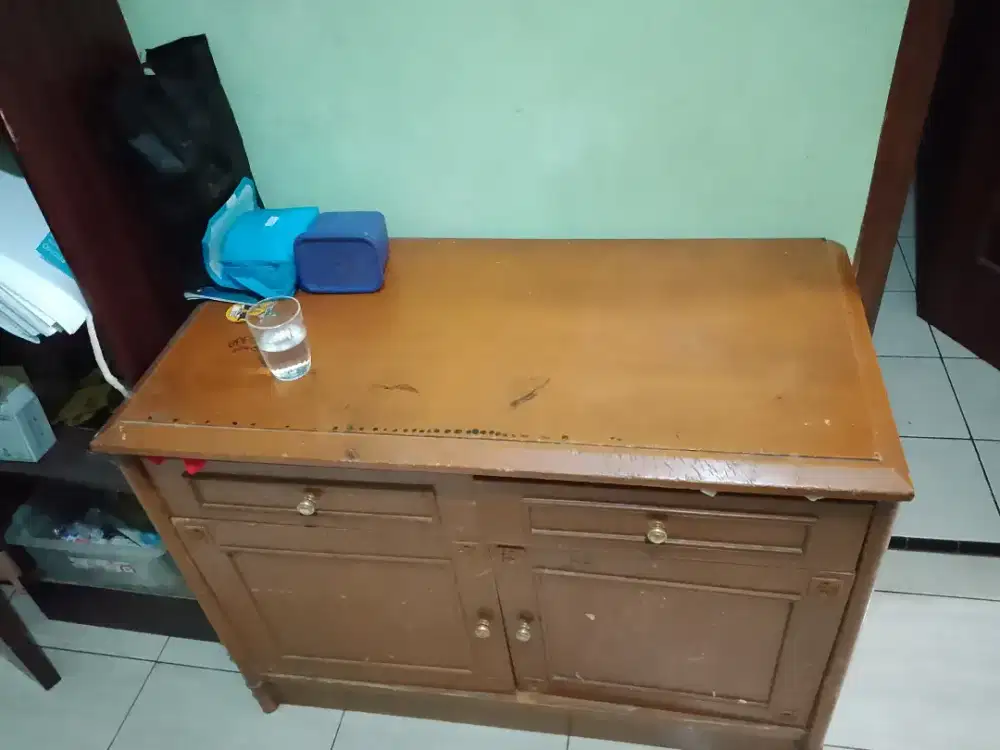 Jual meja kondisi masih bagus harga 500nego sampai jadi