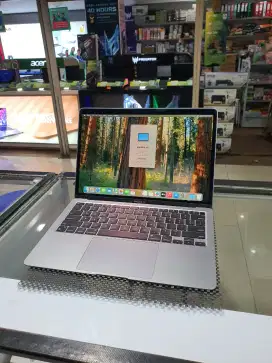 Macbook Air M1 8/256 GB Resmi Ibox Fullset