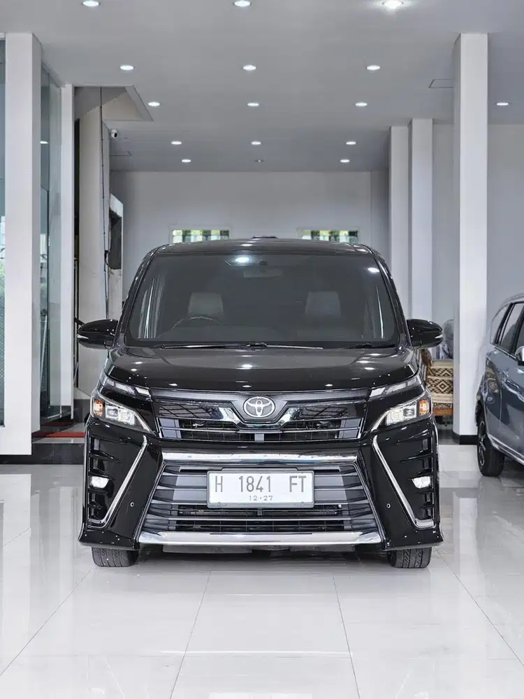 Toyota Voxy 2018 Bensin Sunroof