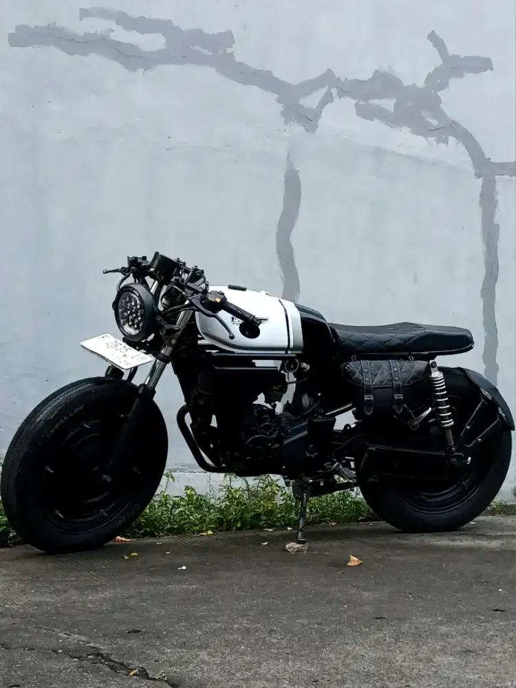 BRATCAFE BYSON CUSTOM CAFERACER